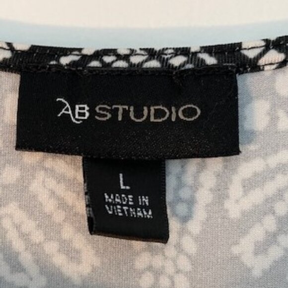 AB Studio Black & White Swing Dress with Side Pockets and 3/4 Sleeves - Picture 4 of 6